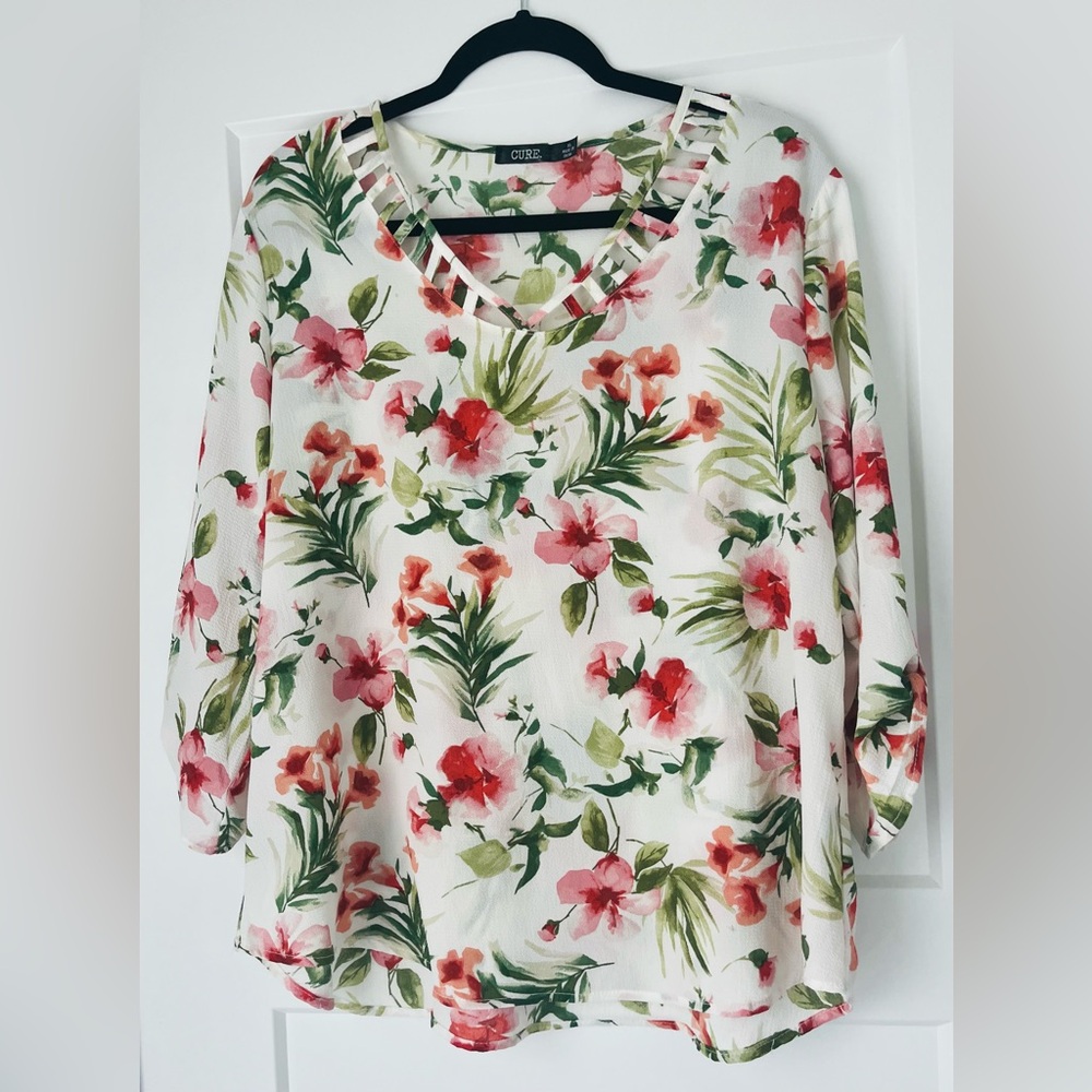 EUC Cure Floral Top with Pink, Peach & Green Accents with 3/4” Sleeves, Size XL - Picture 2 of 11